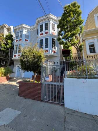 Listing photo 1 of 5