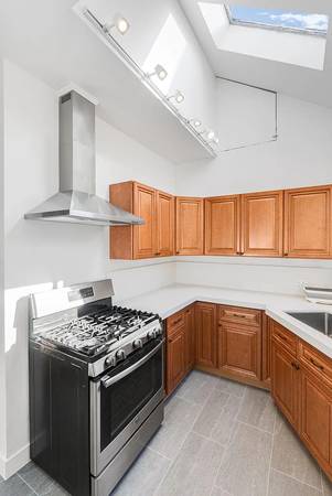 Listing photo 1 of 4