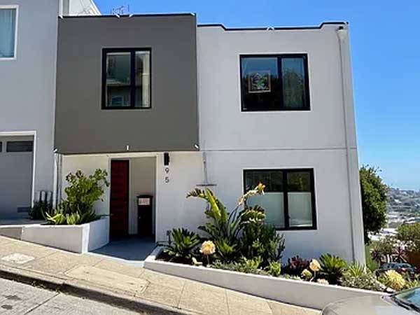 Listing photo 1 of 5