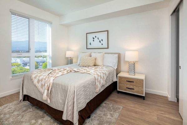 Listing photo 1 of 5