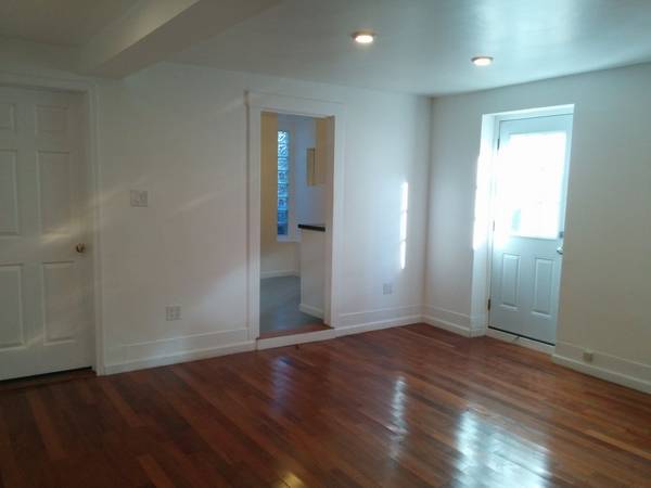 Listing photo 1 of 5