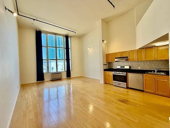 Listing photo 1 of 5