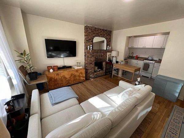 Listing photo 1 of 5