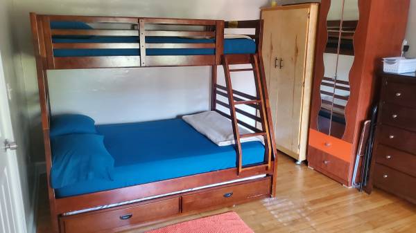 Listing photo 1 of 4