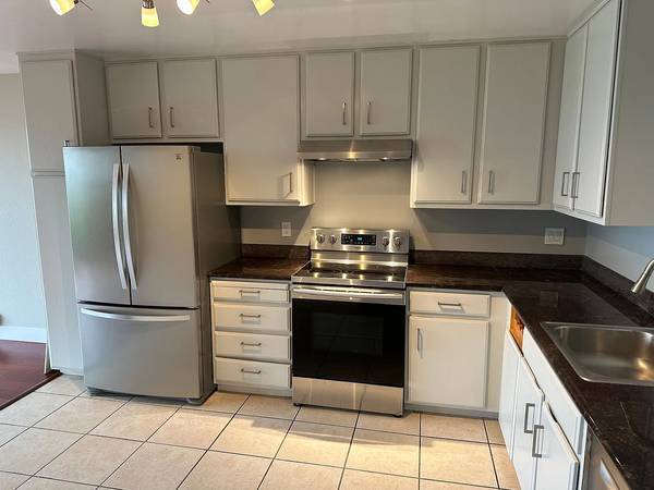 Listing photo 1 of 4