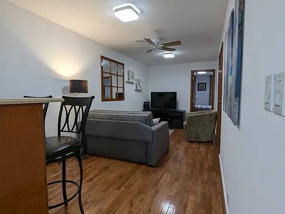 Listing photo 1 of 5