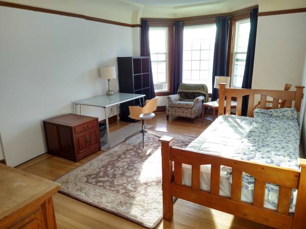 Listing photo 1 of 3