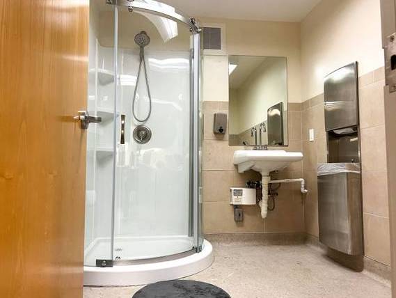 Listing photo 1 of 4