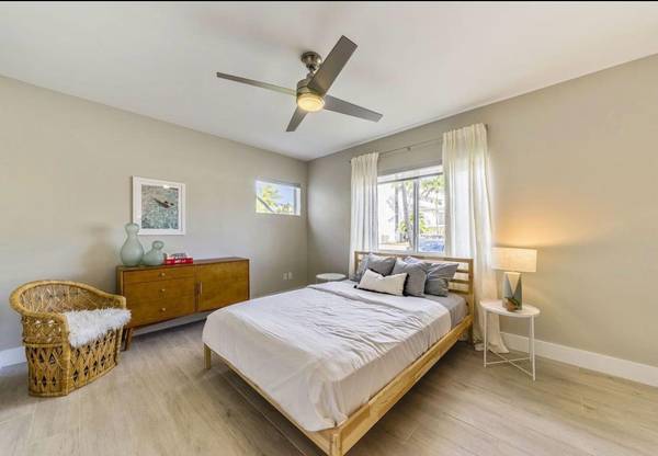 Listing photo 1 of 3