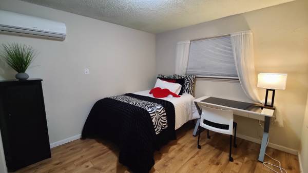 Listing photo 1 of 5