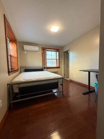 Listing photo 1 of 4