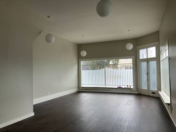 Listing photo 1 of 5