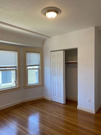 Listing photo 1 of 2