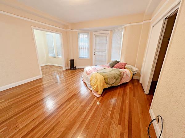 Listing photo 1 of 5