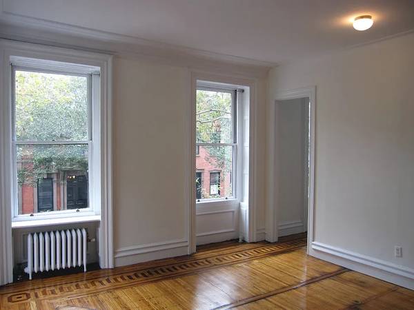 Listing photo 1 of 4