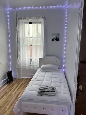 Listing photo 1 of 5