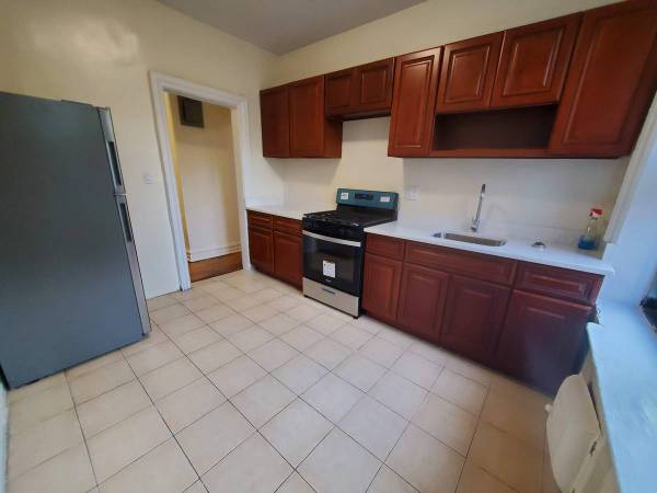 Listing photo 1 of 4