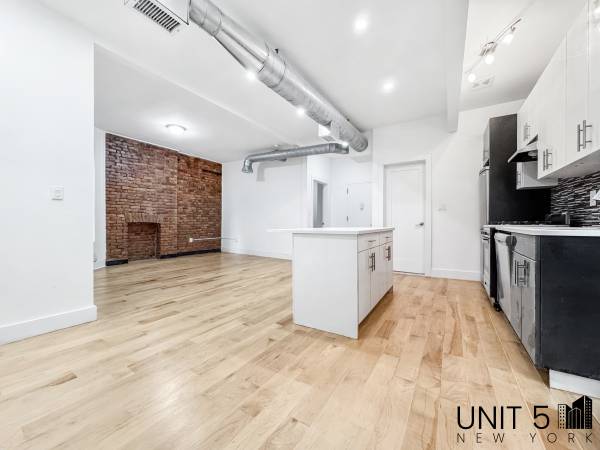 Listing photo 1 of 5