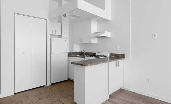 Listing photo 1 of 4