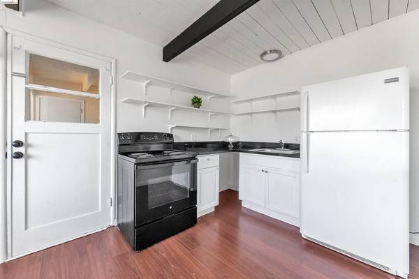 Listing photo 1 of 5