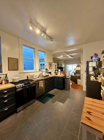 Listing photo 1 of 5