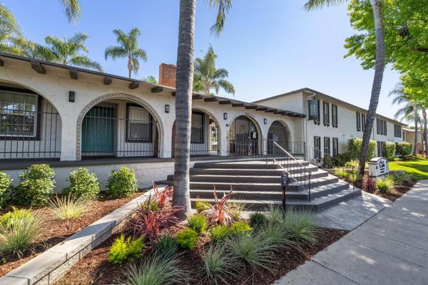 Listing photo 1 of 5