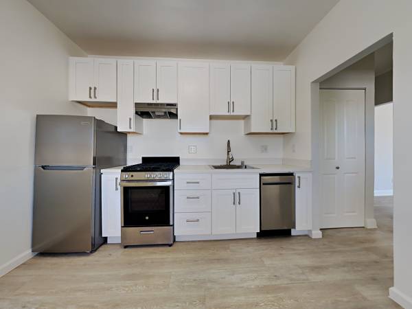Listing photo 1 of 5