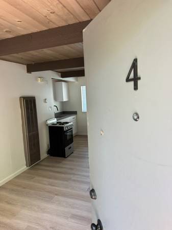 Listing photo 1 of 5