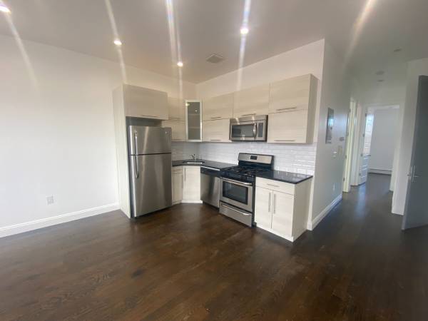 Listing photo 1 of 5