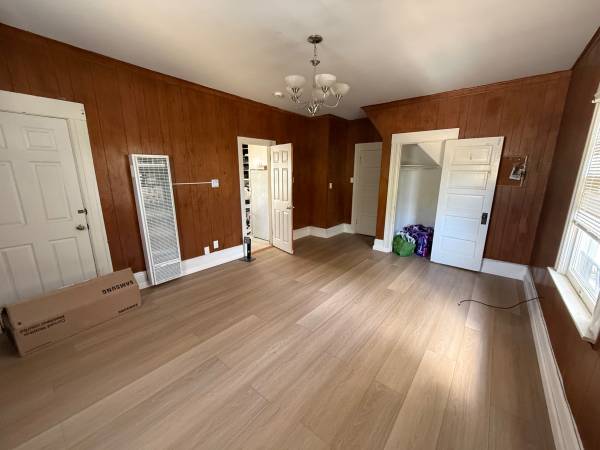 Listing photo 1 of 5