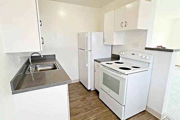 Listing photo 1 of 5