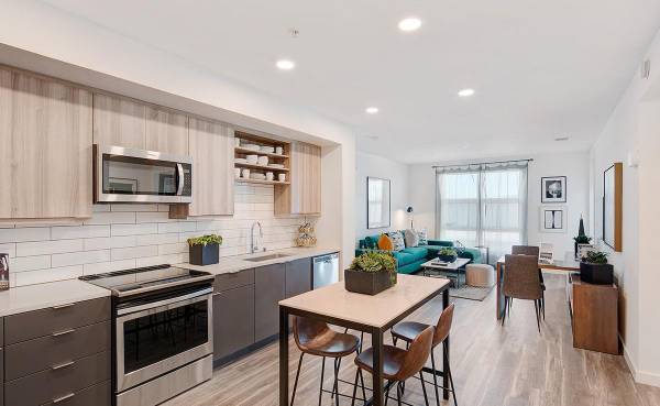 Listing photo 1 of 5