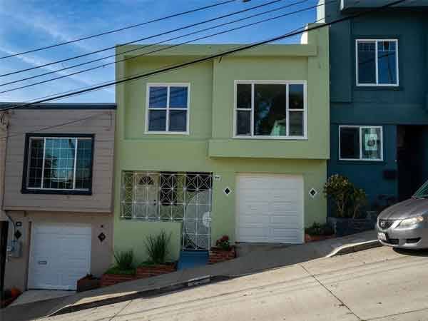 Listing photo 1 of 4