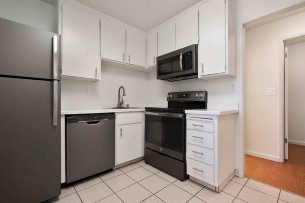 Listing photo 1 of 5
