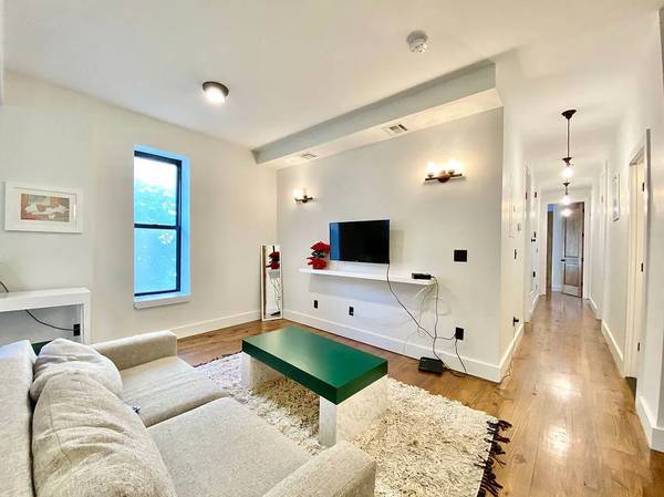 Listing photo 1 of 5