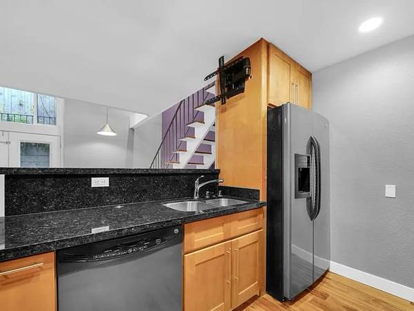 Listing photo 1 of 5