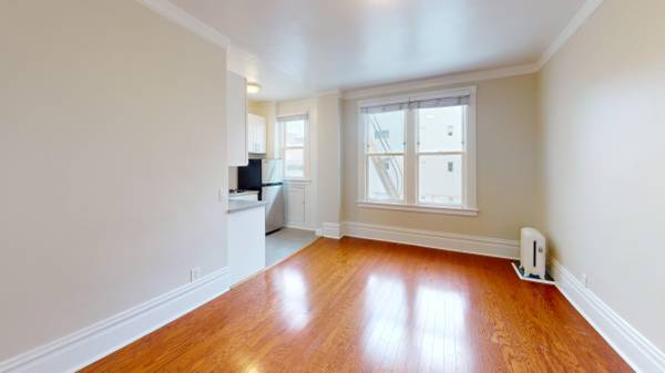 Listing photo 1 of 5