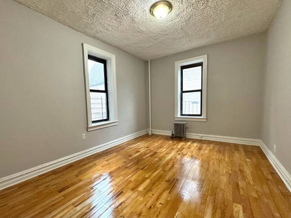 Listing photo 1 of 4