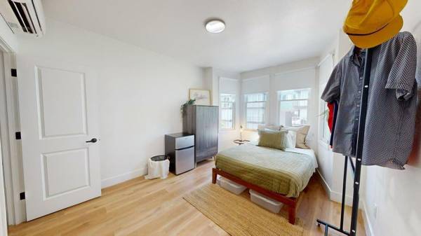 Listing photo 1 of 5