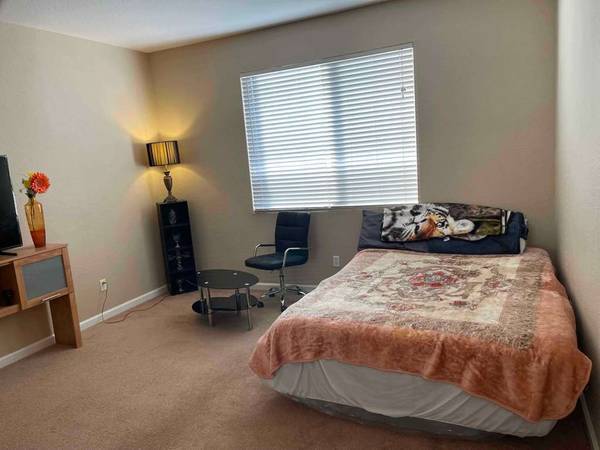 Listing photo 1 of 2