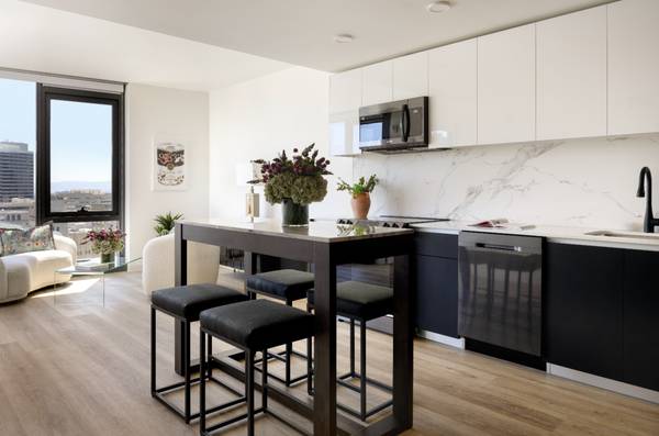 Listing photo 1 of 5