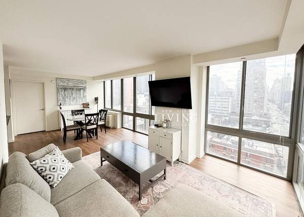 Listing photo 1 of 5