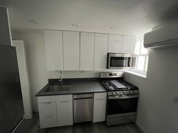 Listing photo 1 of 5