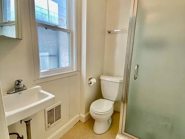 Listing photo 1 of 5