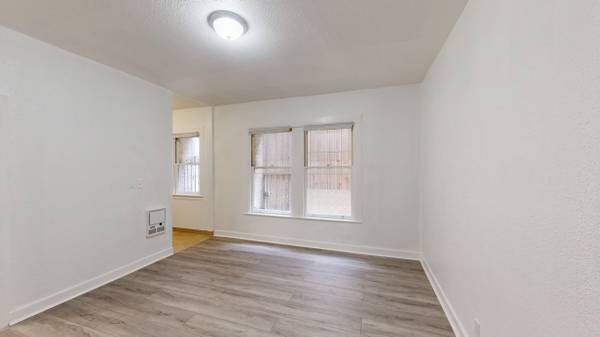 Listing photo 1 of 5
