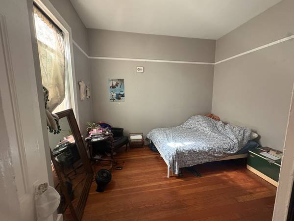 Listing photo 1 of 5