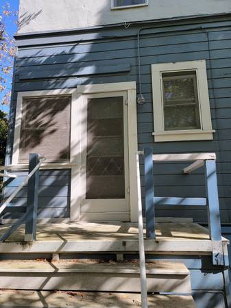 Listing photo 1 of 5