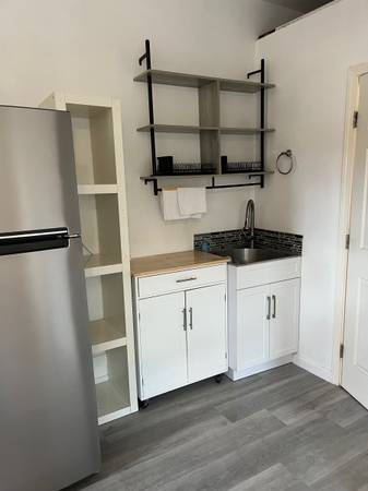 Listing photo 1 of 5