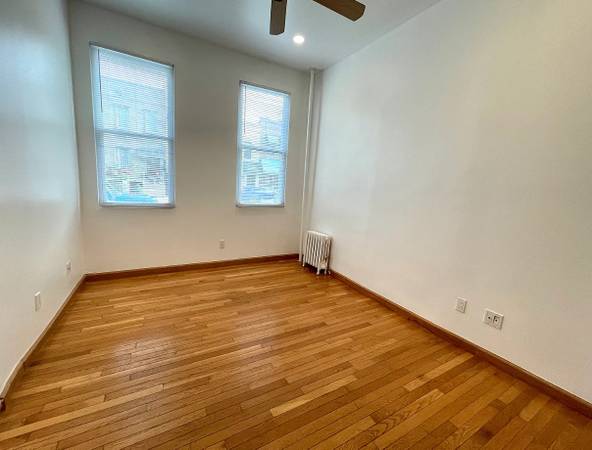 Listing photo 1 of 5