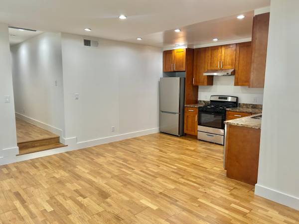 Listing photo 1 of 5